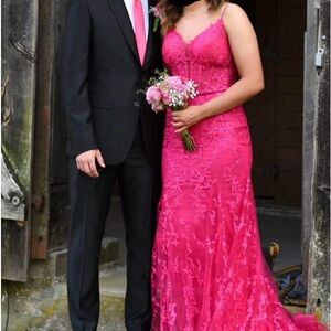 Prom dress size 6 minor alterations on shoulder straps only